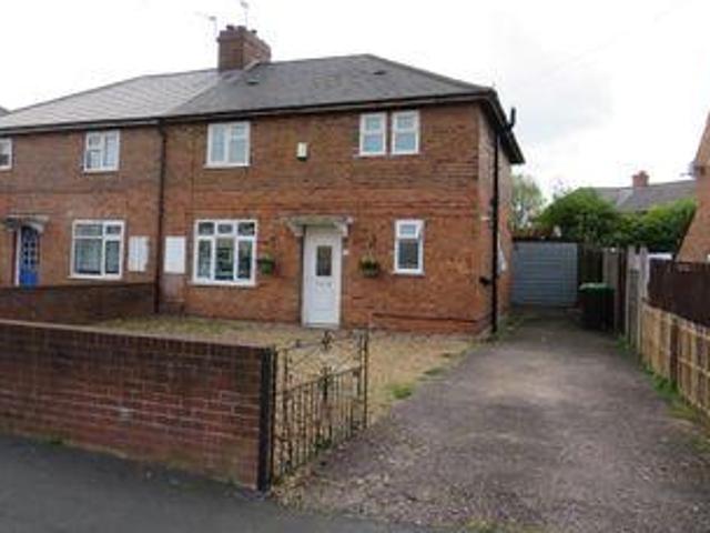 3 Bedrooms Semi detached house for sale in Delville Road, Wednesbury WS10