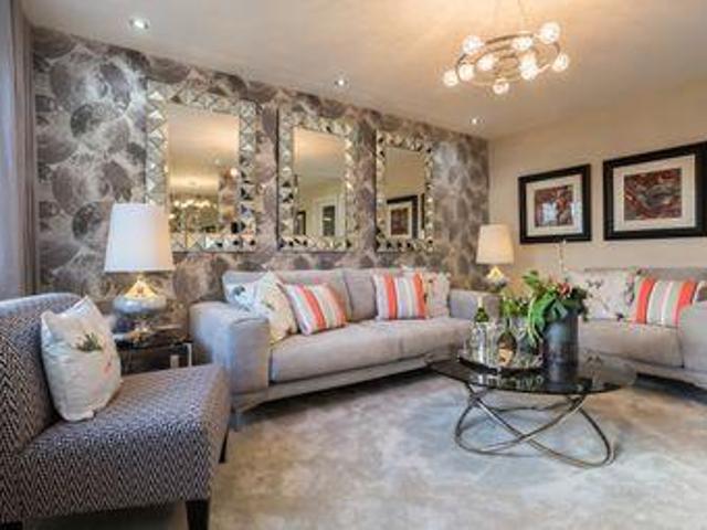 3 Bedrooms Semi detached house for sale in East Main Street, Broxburn EH52