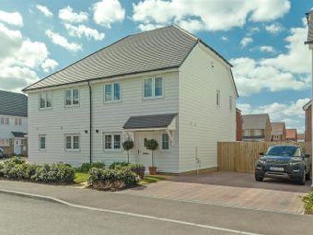 3 Bedrooms Semi detached house for sale in Haffenden Avenue, Sittingbourne ME10