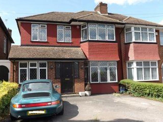3 Bedrooms Semi detached house for sale in Hartland Drive, Edgware HA8
