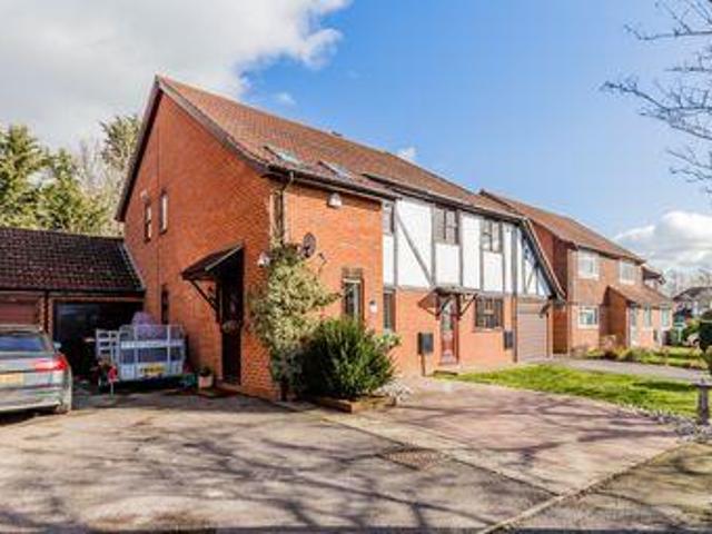 3 Bedrooms Semi detached house for sale in Harvesters Way, Maidstone ME14