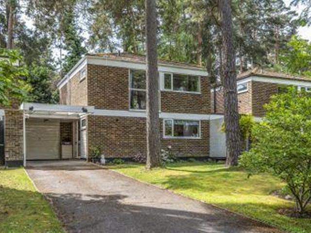 3 Bedrooms Semi detached house for sale in Heathermount Drive, Crowthorne, Berkshire RG45