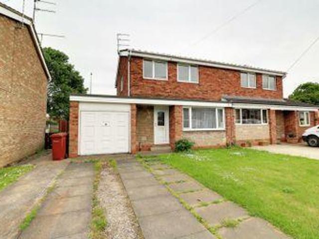 3 Bedrooms Semi detached house for sale in Hilton Avenue, Scunthorpe DN15