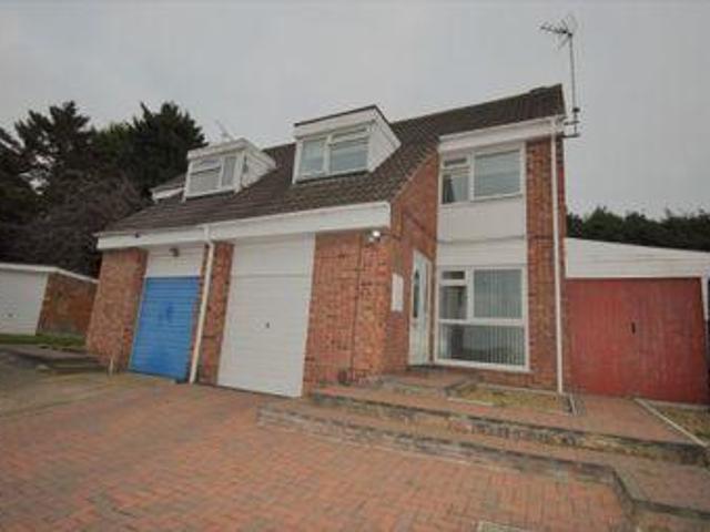 3 Bedrooms Semi detached house for sale in Okehampton Avenue, Evington, Leicester LE5