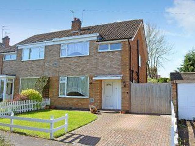 3 Bedrooms Semi detached house for sale in London Road, Oadby, Leicester LE2