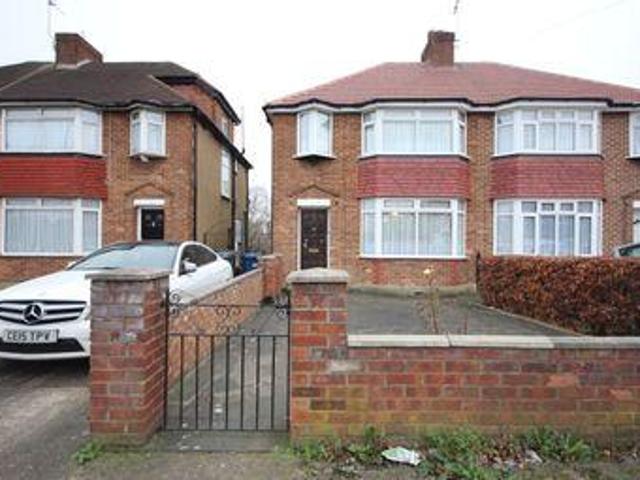 3 Bedrooms Semi detached house for sale in Montrose Avenue, Edgware HA8