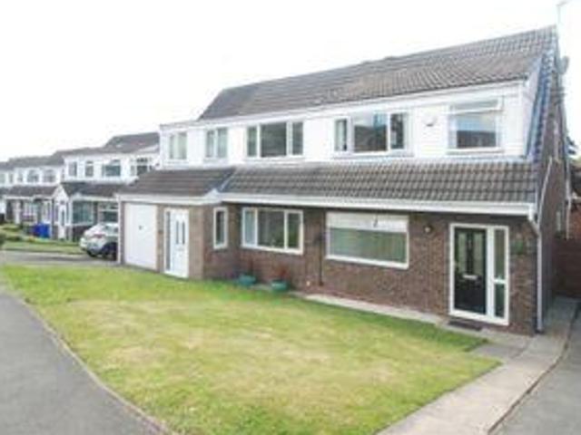 3 Bedrooms Semi detached house for sale in Moorgate Drive, Carrbrook, Stalybridge SK15