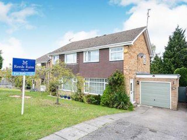 3 Bedrooms Semi detached house for sale in Meadow Hill Road, Hasland, Chesterfield S41
