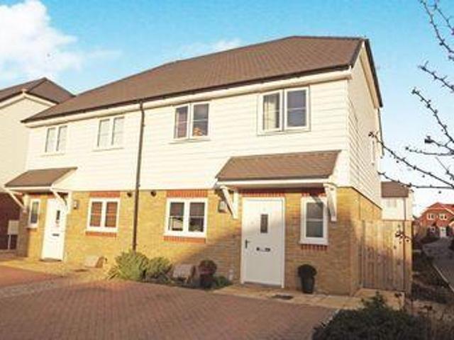 3 Bedrooms Semi detached house for sale in Stede Avenue, Great Easthall, Sittingbourne, Kent ME10