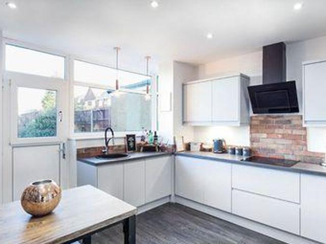 3 Bedrooms Semi detached house for sale in Stopes Brow, Lower Darwen, Darwen BB3