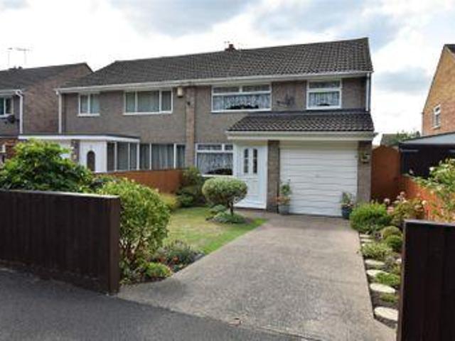 3 Bedrooms Semi detached house for sale in Rowan Drive, Silverdale, Nottingham NG11