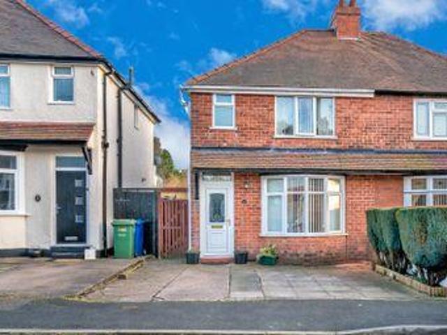 3 Bedrooms Semi detached house for sale in Westbourne Avenue, Cannock WS11