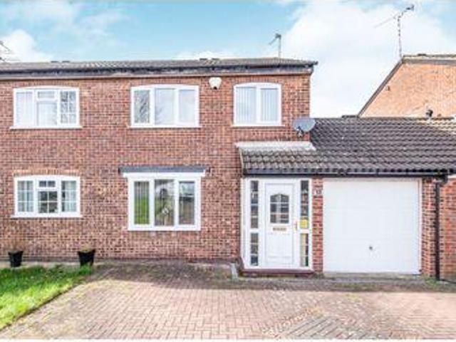 3 Bedrooms Semi detached house for sale in Wheatland Close, Oadby, Leicester LE2