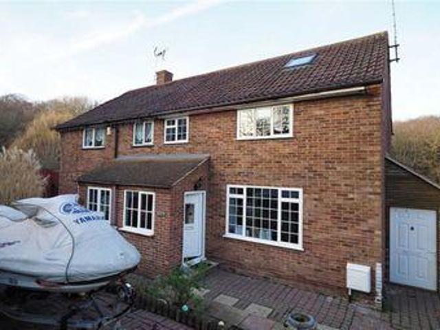 3 Bedrooms Semi detached house for sale in Whitewebbs Way, Orpington, Kent BR5