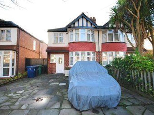 3 Bedrooms Semi detached house for sale in Tees Avenue, Greenford, Middlesex UB6