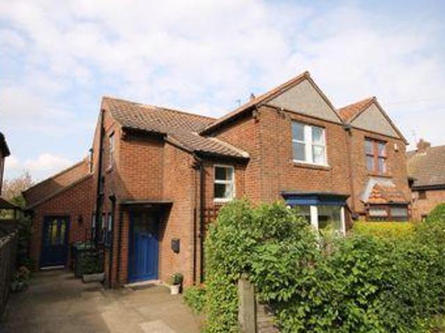 3 Bedrooms Semi detached house for sale in Thirsk Road, Northallerton DL6