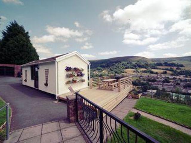 3 Bedrooms Semi detached house for sale in Ty Dan Y Wal Road, Cwmtillery, Abertillery NP13
