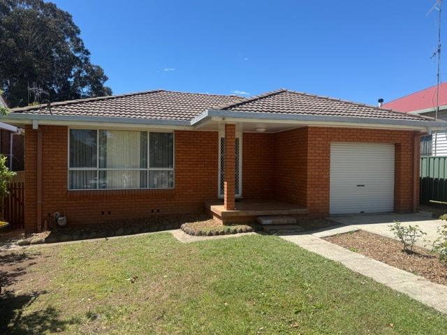 3 BEDROOMS SINGLE GARAGE PLUS EXTRA DOUBLE GARAGE