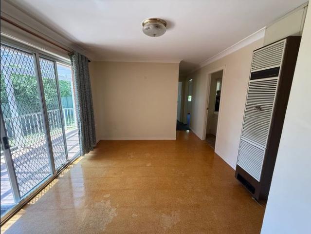 3 BEDROOMS SINGLE GARAGE PLUS EXTRA DOUBLE GARAGE