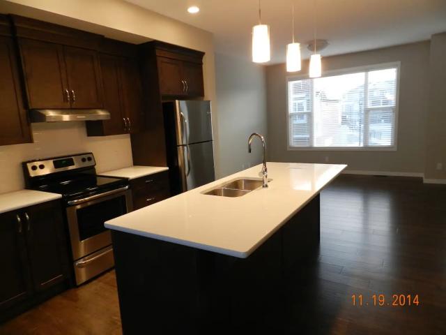 3 BEDROOMS SINGLE GARAGE TOWNHOUSE IN PANORAMA HILLS