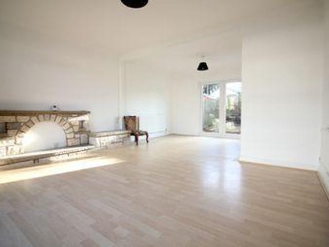 3 Bedrooms Terraced house for rent in Newnham Close, Northolt UB5