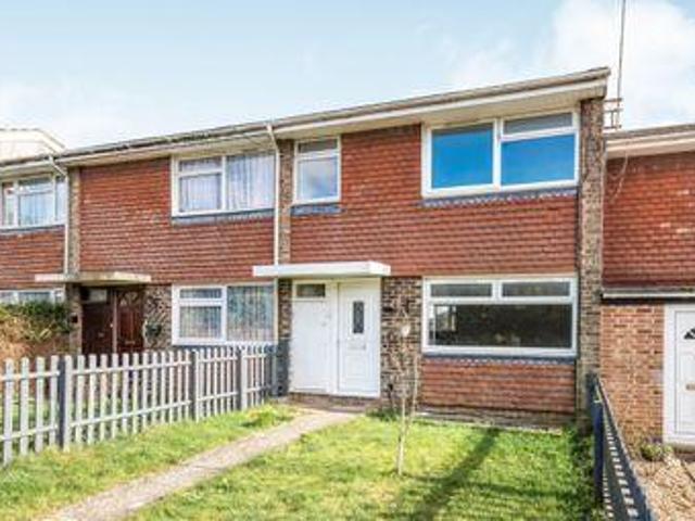 3 Bedrooms Terraced house for rent in Barrie Road, Farnham GU9