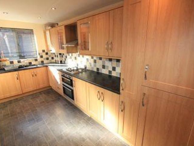 3 Bedrooms Terraced house for rent in Davenham Road, Darwen BB3