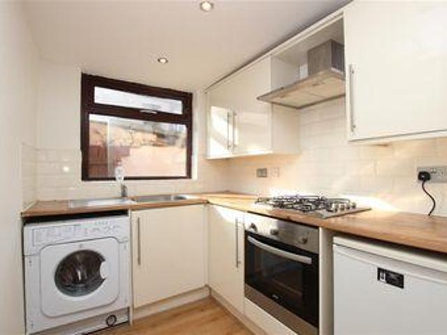 3 Bedrooms Terraced house for rent in Preston Street, Darwen BB3