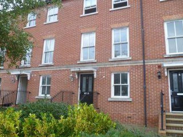 3 Bedrooms Terraced house for rent in Surrey Street, Littlehampton BN17