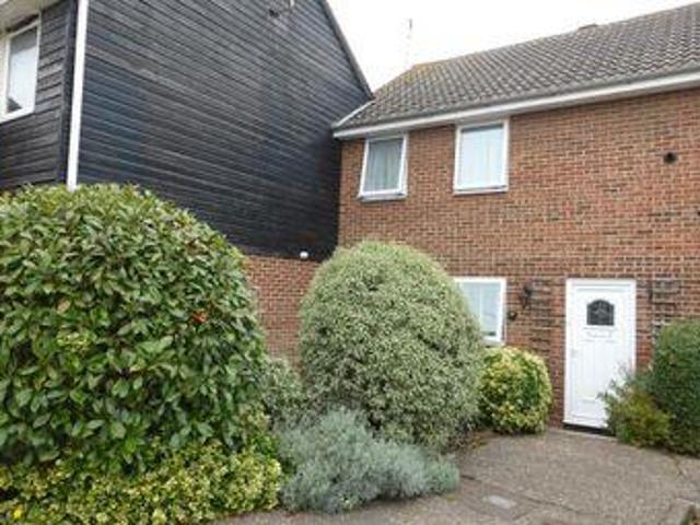 3 Bedrooms Terraced house for sale in Maine Crescent, Rayleigh SS6