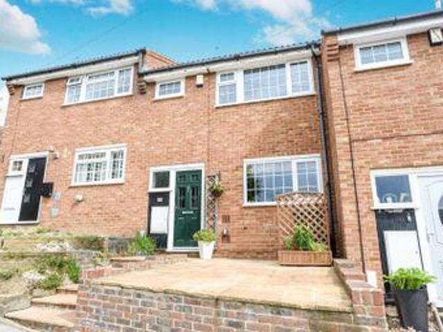 3 Bedrooms Terraced house for sale in Chequers Close, Orpington BR5