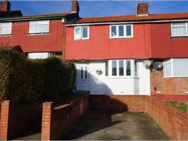 3 Bedrooms Terraced house for sale in Copperfield Road, Rochester ME1