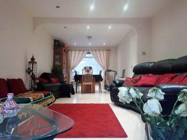 3 Bedrooms Terraced house for sale in Elton Avenue, Greenford UB6