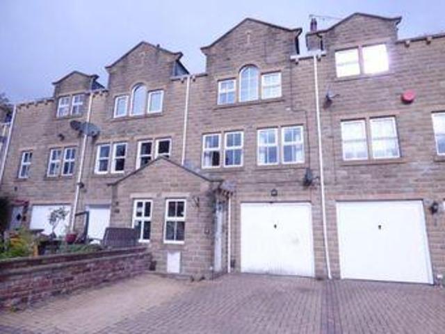 3 Bedrooms Terraced house for sale in Kiln Court, Huddersfield, West Yorkshire HD3