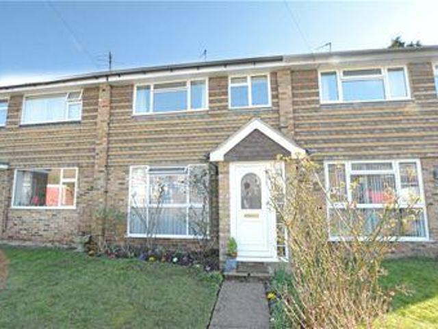 3 Bedrooms Terraced house for sale in Stratford Drive, Wooburn Green, High Wycombe HP10