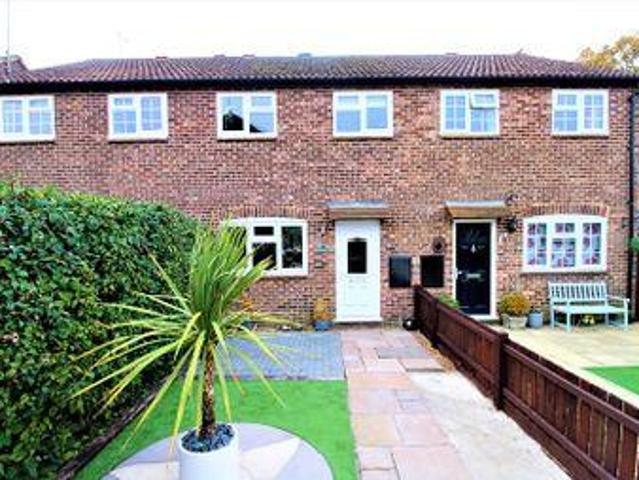 3 Bedrooms Terraced house for sale in Sycamore Drive, East Grinstead, West Sussex. RH19