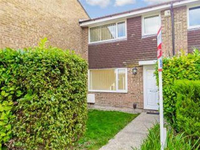 3 Bedrooms Terraced house for sale in Thackeray Close, Royston SG8