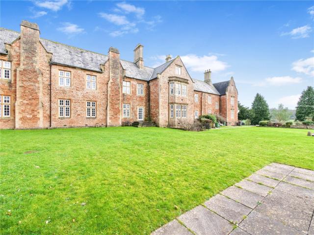 3 Bedrooms Terraced House To Let