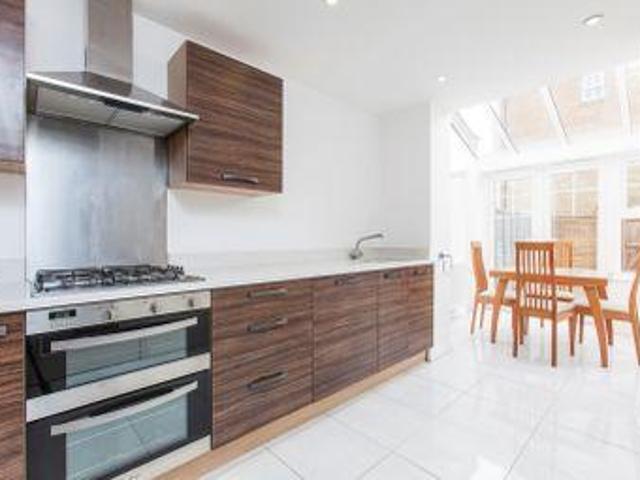 3 Bedrooms Town house for rent in Hawksmoor Grove, Bromley BR2