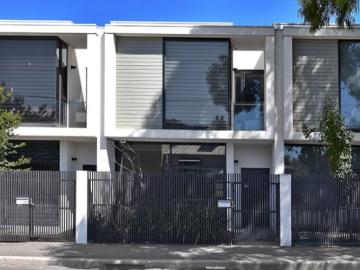 3 Bedrooms Townhouse