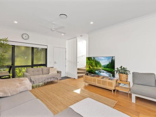 3 Bedrooms Townhouse available NOW!