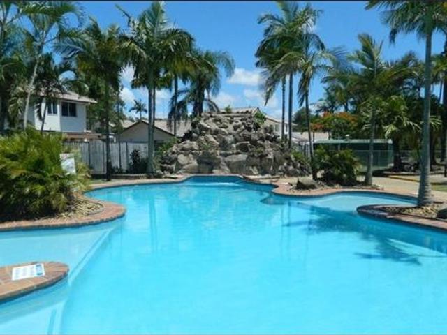 3 Bedrooms Townhouse for Rent in Central Benowa