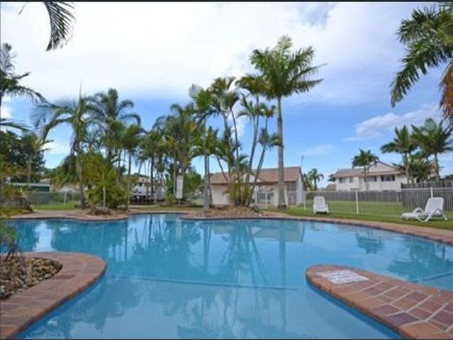 3 Bedrooms Townhouse for Rent in Central Benowa