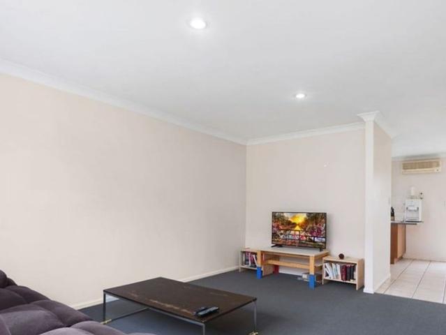 3 Bedrooms Townhouse in Top Location