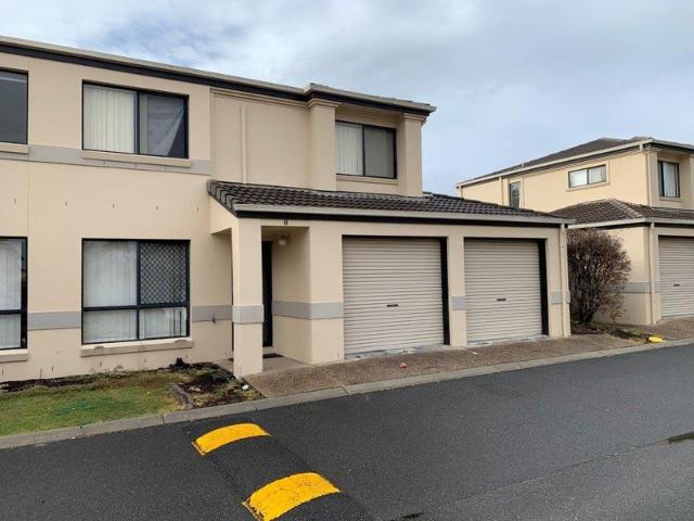 3 Bedrooms Townhouse in Top Location