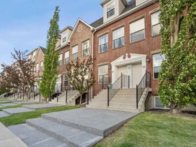 3 Bedrooms Townhouse in Westside Redstone Building — 3 Bedrooms Townhouse