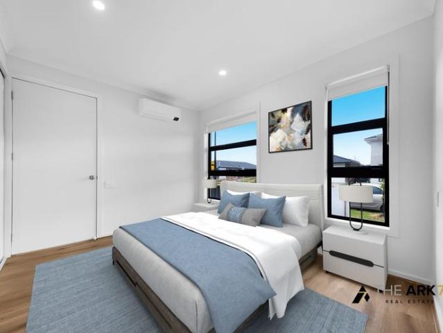 3 Bedrooms With Attached Ensuites, Excellent Location!