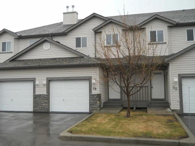 3 Bedrooms, 1 1/2 Bathroom Townhouse with Single Attached Garage