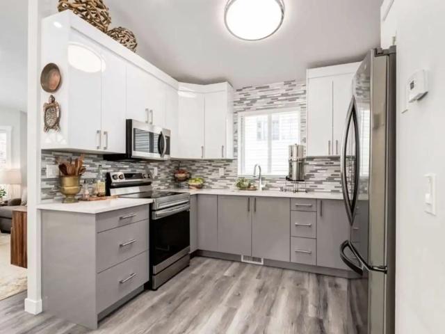 3 Bedrooms, 1.5 Bath Upper suite with shared laundry