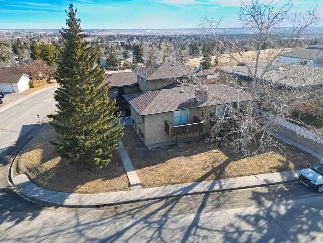 3 Bedrooms 1 bath all Utilities included except power Townhouse